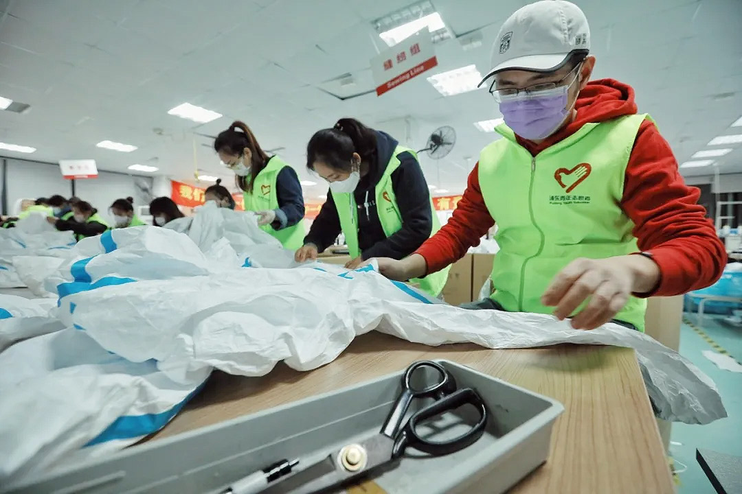 這些“守護(hù)者”們在上海誠格干了件大事！——20天，750人次，經(jīng)手近4萬件防護(hù)服！